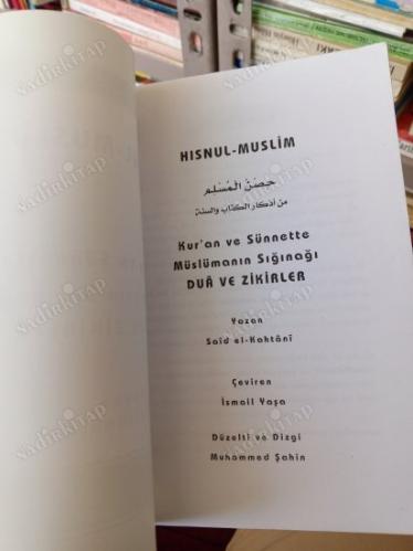 HISNU'L - MÜSLİM / KUR'AN VE SÜNNETTE MÜSLÜMANIN SIĞINAĞI DUA VE ZİKİRLER