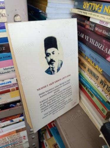 TÜRK KLASİKLERİ MEHMET AKİF ERSOY ''ESERLERİNDEN SEÇMELER'' CİLT 2 YAŞADIĞI DÖNEM KİŞİLİĞİ VE YAŞAMI