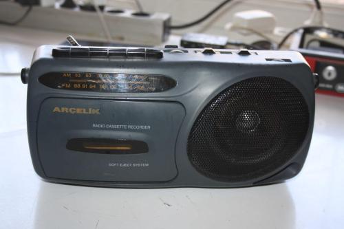 BEKOTEKNİK   ARÇELİK MS-1500 RADYO KASETÇALAR  SORUNSUZ CALISIYOR DETAYLAR ACIKLAMADA (DEMİR RAF 16