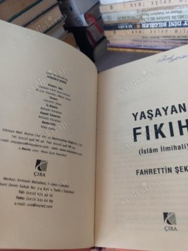 Yaşayan Fıkıh ( Dört Mezhebe Göre İslam İlmihali ) Şamua Kağıt )