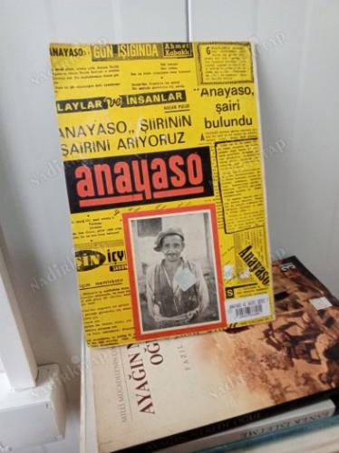 Yankılarıyla Birlikte Günün Şiiri Anayaso ve Şairi Şemsi Belli (İMZALI İTHAFLI)