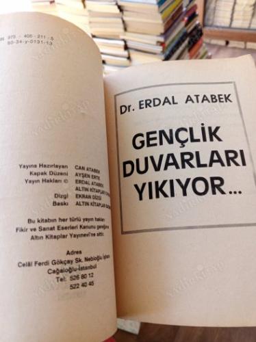 GENÇLİK DUVARLARI YIKIYOR