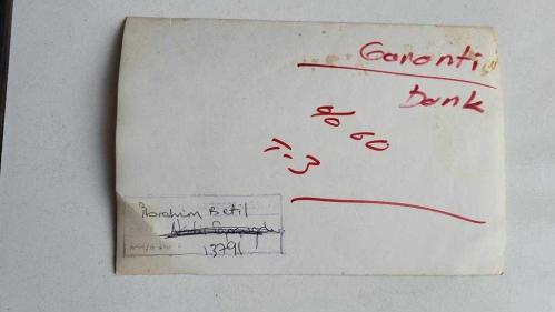 GARANTİ BANKASI ve TÜRKİYE EĞİTİM GÖNÜLLÜLERİ VAKFI'NIN ESKİ GENEL BAŞKANI İBRAHİM BETİL'İN ORİJİNAL FOTOĞRAFI - 18 x 12 cm EBADINDA - İBRAHİM BETİL, ÇALIŞMA MASASINDA OTURURKEN ÇEKİLMİŞ BİR KARE