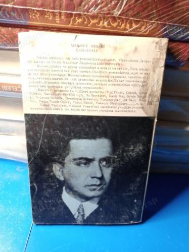 Bahçemde Bir Gül Açtı