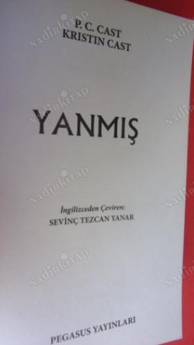 YANMIŞ BİR GECE EVİ ROMANI** BİRİNCİ BASKI**
