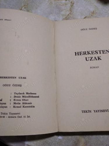 HERKESTEN UZAK - İLK BASKI