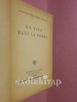 UN PIED DANS LA TOMBE