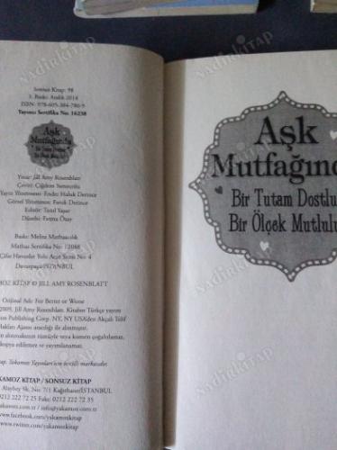 AŞK MUTFAĞINDA BİR TUTAM DOSTLUK BİR ÖLÇEK MUTLULUK (1. Baskı)