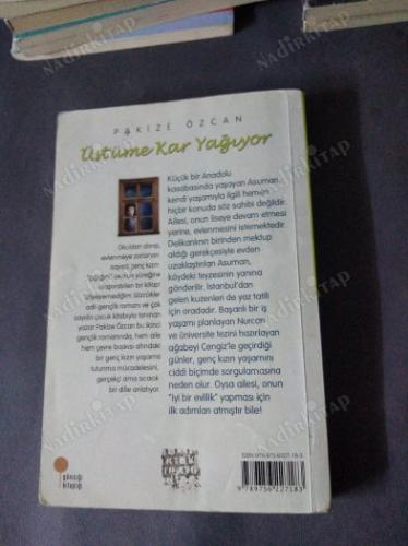 ÜSTÜME KAR YAĞIYOR