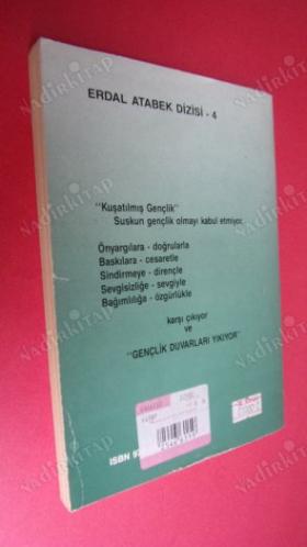 GENÇLİK DUVARLARI YIKIYOR