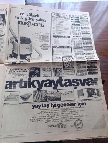 Günaydın Gazetesi - Turkish Newspaper - 20 Mayıs 1981 - Atatürk'ün evinin üstüne uçakla dalışlar yapan Yunanlı bomba atacağını söyleyince ortalık karıştı - deli Yunanlı İlias Diamantopulos olay sırasında Cesne tipi uçak kullandı fotoğraf - Deli Yunanlı İlias Diamantopulos selanik'teki Atatürk törenini alt üst etti - Bin üçyüz altmış öğrencinin meydana getirdiği canlı Atatürk tablosu Fotoğrafı - en parlak 19 Mayıs Bayramı kutlamaları Bu yıl yapıldı - Atatürk'ün doğumunun 100'üncü yıldönümü nedeniyle  Samsunda yaptırılacak olan ilk adım Atatürk anıtı'nın temeli Kenan Evren tarafından atıldı Fotoğrafı - Kenan Evren terör tüm insanlıkla birlikte Türk gençliğini de hedef aldı dedi - İngiliz BBC televizyonunda Atatürk'e dil uzatılması tepki yarattı - Türkiye'de Doğan Amerikalı ünlü yazar William Saroyan öldü Fotoğrafı - Atatürk'ün 100'üncü doğum yılı nedeniyle bastırılan altın ve gümüş hatıra paralar bugün satışa çıkarılıyor - Kıbrıs Türk Federe devletinde 19 Mayıs kutlaması - 19 Mayıs 1919