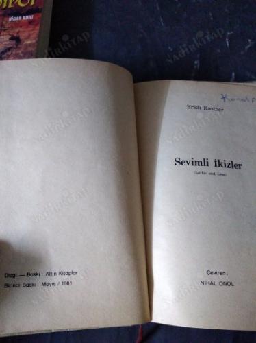 SEVİMLİ İKİZLER