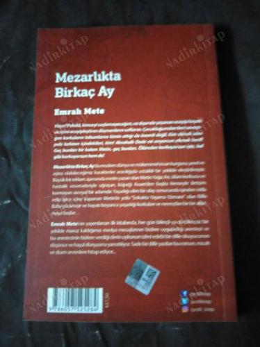 Mezarlıkta Birkaç Ay