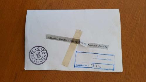 GARANTİ BANKASI ve TÜRKİYE EĞİTİM GÖNÜLLÜLERİ VAKFI'NIN ESKİ GENEL BAŞKANI İBRAHİM BETİL'İN ORİJİNAL FOTOĞRAFI - 18 x 12 cm EBADINDA - İBRAHİM BETİL, GÜLÜMSEYEREK KADRAJA POZ VERİRKEN ÇEKİLMİŞ BİR KARE