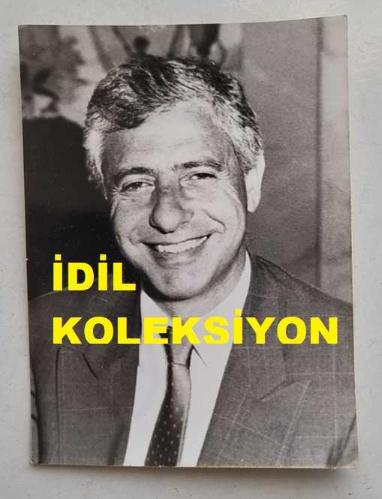 GARANTİ BANKASI ve TÜRKİYE EĞİTİM GÖNÜLLÜLERİ VAKFI'NIN ESKİ GENEL BAŞKANI İBRAHİM BETİL'İN ORİJİNAL FOTOĞRAFI - 12 x 9 cm EBADINDA - İBRAHİM BETİL, KADRAJA GÜLÜMSERKEN ÇEKİLMİŞ BİR KARE