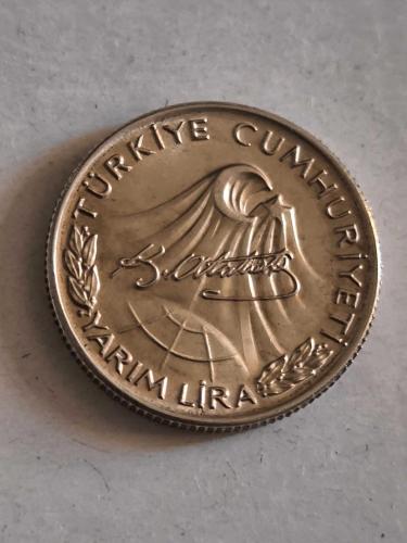1981-1881 Atatürk'ün Ölüm Yıl Dönümü Anısına Basılan Hatıra Para Yarım Lira ÇİL