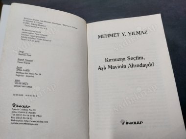 KIRMIZIYI SEÇTİM AŞK MAVİNİN ALTINDAYDI