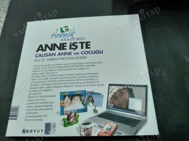 Anne İş'te Çalışan Anne ve Çocuğu