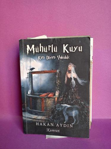 MÜHÜRLÜ KUYU KARA DİYARA YOLCULUK 2.EL