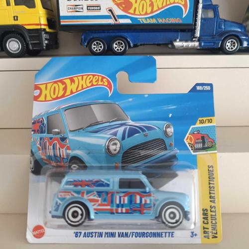 LOT.13 » HOTWHEELS  1967 AUSTIN MINI VAN