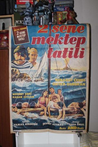 2 Sene Mektep Tatili (1964) filmi afişi - Nebahat Çehre - Oktar Durukan - Yönetmen Yılmaz Atadeniz