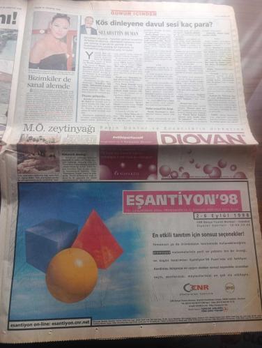 Sabah Gazetesi - Turkish Newspaper - 30 Ağustos 1998 - Zafer günü - 30 Ağustos Zafer bayramı'nı coşku ve gururla kutluyoruz - Atatürk'ün fotoğrafları - Mustafa Kemal'in komutasındaki Türk ordusu 76 yıl önce bugün büyük zaferi kazanmıştı - Süleyman Demirel Bu millet bağımsızlığı özgürlüğü ve vatan bütünlüğü  sözkonusu olduğunda mucizeler yaratır destanlar yazar - Orgeneral Hüseyin Kıvrıkoğlu  Devleti parçalamaya laik ve demokratik yapısını değiştirmeye çalışan her türlü teşebbüs mutlaka hüsrana uğrayacaktır - Fenerbahçe'de Zafer Bayramı - 30 Ağustos Zafer Bayramı kutlamaları nedeniyle Bugün İstanbul Vatan caddesi ile Mahmutbey köprüsü arasında güzergah 7 saat süre ile trafiğe kapatılacak - Başbakan Mesut Yılmaz 30 Ağustos  zaferinin Atatürk'ün kumandanlığında Türk ordusunun yüksek kudret ve kahramanlığını tarihi bir kez daha geçiren muazzam bir eser olduğu söyledi - KKTC Cumhurbaşkanı Rauf Denktaş Zafer Bayramı dolayısıyla Süleyman Demirel'e kutlama mesajı gönderdi - 30 Ağustos 1922