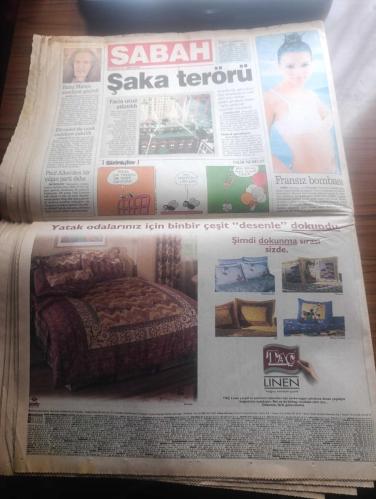 Sabah Gazetesi - Turkish Newspaper - 30 Ağustos 1998 - Zafer günü - 30 Ağustos Zafer bayramı'nı coşku ve gururla kutluyoruz - Atatürk'ün fotoğrafları - Mustafa Kemal'in komutasındaki Türk ordusu 76 yıl önce bugün büyük zaferi kazanmıştı - Süleyman Demirel Bu millet bağımsızlığı özgürlüğü ve vatan bütünlüğü  sözkonusu olduğunda mucizeler yaratır destanlar yazar - Orgeneral Hüseyin Kıvrıkoğlu  Devleti parçalamaya laik ve demokratik yapısını değiştirmeye çalışan her türlü teşebbüs mutlaka hüsrana uğrayacaktır - Fenerbahçe'de Zafer Bayramı - 30 Ağustos Zafer Bayramı kutlamaları nedeniyle Bugün İstanbul Vatan caddesi ile Mahmutbey köprüsü arasında güzergah 7 saat süre ile trafiğe kapatılacak - Başbakan Mesut Yılmaz 30 Ağustos  zaferinin Atatürk'ün kumandanlığında Türk ordusunun yüksek kudret ve kahramanlığını tarihi bir kez daha geçiren muazzam bir eser olduğu söyledi - KKTC Cumhurbaşkanı Rauf Denktaş Zafer Bayramı dolayısıyla Süleyman Demirel'e kutlama mesajı gönderdi - 30 Ağustos 1922