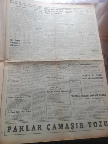 Cumhuriyet Gazetesi - Turkish Newspaper - 23 Nisan 1960 - Kırk yıl sonra yazan Nadir Nadi Başmakale -  Kırkıncı Milli hakimiyet ve Çocuk Bayramı - Cumhuriyet Bayramı törenlerinde günün mana ve ehemmiyetini belirten konuşmaları resmi geçitler takip edecek  - Milli hakimiyet yazan Cahit Tanyol - Hukuk fakültesi büro şefi Ata Sayol Dün Tevkif edildi  - Kore'de muhalefet yeni seçim istiyor - İzmit'te rafinerinin temeli bugün atılıyor - Adnan Menderes ve Fatin Rüştü Zorlu 26 Mayıs'ta atina'ya gidecekler - Amerikan Büyükelçisi Fletcher Başbakan Adnan Menderes'i ziyaret etti - Evlerden Biri Yazan Orhan Kemal Yazı Dizisi - ipana okullar arası bilgi yarışması - Arzu tramvayı piyesi şan sinemasında - Amerika NATO devletlerine Polaris füzesi verecek - parklara ve yeşil sahalara 20 Bin lale soğanı dikilecek - Ankara İstanbul Radyosu Programı - soyunan artistler ve çıplaklığın tarihi yazan Recep Doksat - beyaz perdenin hanımefendisi Janet Leigh fotoğraf  - 23 Nisan 1923