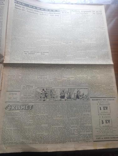 Cumhuriyet Gazetesi - Turkish Newspaper - 23 Nisan 1950 - Kutlu olsun yazan Nadir Nadi Başmakale - Atatürk ve çocuklar resim - Bugün 23 Nisan bayramını 30 uncu defa kutluyoruz - 1920 senesi nisanının 23 üncü günü Ankara'da Büyük Millet Meclisi açılmış ve bu suretle Türkiye Cumhuriyeti'nin temeli atılmıştır - her kazada 23 Nisan sebebiyle saat 10.30'da başlayacak törenlere kaymakamlar başkanlık edeceklerdir - çocuk bayramı  dolayısıyla yarın okullar kapalı olacaktır - Şişli çocuk Hastanesi'nde bir pavyon açılacaktır - Halide Edip Adıvar'ın ölmez eserinden filme çekilen ateşten gömlek Lale sinemasında - Müzeyyen Senar Işıl ve Ahmed Üstün turkuaz saz salonunda - Üç Silahşörler yazan Alexandre Dumas - 19 uncu asırda Kuruçeşme yazan Haluk Y. Şehsuvaroğlu - Hamiyet Yüceses Taksim kristal salonunda - İstanbul Ankara radyo programı - Tarabya Konak oteli açılmıştır - Fenerbahçe Galatasaray maçı - Vefa Beşiktaş takımları bugün karşılaşıyorlar - Fenerbahçe kalecisi Cihat Arman - 23 Nisan 1920