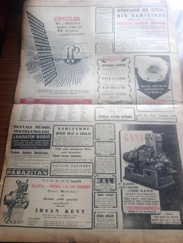 Cumhuriyet Gazetesi - Turkish Newspaper - 23 Nisan 1953 - O günün çocuğu yazan Nadir Nadi Başmakale - 23 Nisan Bayramı - Atatürk'ün fotoğrafı ve ellerinde çiçekler bir çocuk resmi - İstanbul'da saat 9.30'da Sultanahmet meydanında toplanacak öğrenciler ve yavrukurtlar şehir bandosu ile birlikte Beyazıt meydanı'na gidecekler - 23 Nisan sebebiyle Galatasaray lisesinde yavrukurtlar toplanacaklar - Kızılay çocuk Bayramı dolayısıyla Eminönü çevresinde yoksul çocukları giydirecek - Vezneciler ilkokulunda 23 Nisan töreni - Kore mütareke görüşmelerinden ümit yok  - Ankara'da kadınlar Birliği Kongresi  - Piç Kurusu yazan Azmiye Hami Güven Yazı Dizisi - sabır ile koruk yazan Bedri Rahmi Eyüboğlu - kız izci teşkilatı inceleniyor - Amerikalılar İzmir fuarına iştirak etmeyecekler - Cennet Yolu yazan Steinbeck Yazı Dizisi - Yugoslav takımı Bugün Galatasaray ile karşılaşıyor  - Brezilya takımı America Fenerbahçe ile maç yapacak - korkusuz Kaptan filmi Beyoğlu elhamra sinemasında - 23 Nisan 1920