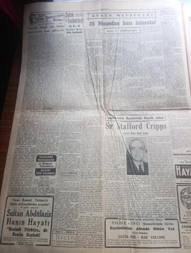 Cumhuriyet Gazetesi - Turkish Newspaper - 23 Nisan 1952 - bugünün manası yazan Abidin Daver Başmakale - 23 Nisan Bayramı - Atatürk ve 23 Nisan resim - yurtta 23 Nisan Milli hakimiyet ve çocuk bayramı dün öğleden sonra başlamıştır - bugün İstanbul'da 23 Nisan dolayısıyla muhtelif semtlerde meydanlarda törenler yapılacaktır - Eminönü ilkokulu öğrencileri saat 10.30'da Sultanahmet meydanında toplanacaklardır - şehir bandosu başta olduğu halde öğrenciler sultanahmet'ten beyaz meydanına gelecekler burada törenle merasim direğine sancak çekecekler - bugün taksim belediye gazinosunda bir çocuk balosu tertip edilmiştir - 23 Nisan'dan bazı hatıralar yazan Hıfzı Veldet Velidedeoğlu - Panaroma yazan Yakup Kadri Karaosmanoğlu Yazı Dizisi - Beşiktaş Corinthians takımını 1-0 yendi Fotoğrafı - Yarın başka bir gündür filmi saray sinemasında - zorla düğün filmi Melek sinemasında - Ay bir televizyon istasyonu olacak - Hulusi Behçet hastalığı mikrobunun bulunuşu hakkında tafsilat - 23 Nisan 1920