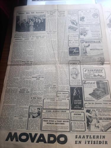 Cumhuriyet Gazetesi - Turkish Newspaper - 23 Nisan 1952 - bugünün manası yazan Abidin Daver Başmakale - 23 Nisan Bayramı - Atatürk ve 23 Nisan resim - yurtta 23 Nisan Milli hakimiyet ve çocuk bayramı dün öğleden sonra başlamıştır - bugün İstanbul'da 23 Nisan dolayısıyla muhtelif semtlerde meydanlarda törenler yapılacaktır - Eminönü ilkokulu öğrencileri saat 10.30'da Sultanahmet meydanında toplanacaklardır - şehir bandosu başta olduğu halde öğrenciler sultanahmet'ten beyaz meydanına gelecekler burada törenle merasim direğine sancak çekecekler - bugün taksim belediye gazinosunda bir çocuk balosu tertip edilmiştir - 23 Nisan'dan bazı hatıralar yazan Hıfzı Veldet Velidedeoğlu - Panaroma yazan Yakup Kadri Karaosmanoğlu Yazı Dizisi - Beşiktaş Corinthians takımını 1-0 yendi Fotoğrafı - Yarın başka bir gündür filmi saray sinemasında - zorla düğün filmi Melek sinemasında - Ay bir televizyon istasyonu olacak - Hulusi Behçet hastalığı mikrobunun bulunuşu hakkında tafsilat - 23 Nisan 1920