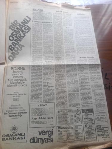 Cumhuriyet Gazetesi - Turkish Newspaper - 30 Ağustos 1981 - 30 Ağustos Zafer bayramı'nı kutluyoruz - devlet başkanı ve Genelkurmay Başkanı Orgeneral Kenan Evren Ordu her zaman ulusuna yardım edip kışlaya dönmüştür - Atatürk'ün 100. Doğum yıldönümü ve Zafer haftası nedeniyle Deniz ve Harp Okulu öğrencileri alaylarının önceki gece İstanbul İnönü stadyumunda yaptıkları gösteriler büyük ilgi çekti Fotoğrafı - Zafer haftası törenleri nedeniyle İstanbul'da bugün bazı yollar trafiğe kapanacak  - 30 Ağustos Zafer Bayramı büyük Önder Atatürk'ün doğumunun 100. Yıldönümü dolayısıyla bütün yurtta Türkiye'nin dış temsilciliklerinde ve Kıbrıs Türk Federe Devleti'nde geniş kapsamlı törenlerle kutlanacak - Kenan Evren ve beraberindekiler 9.45'te Genelkurmayda kutlamaları kabul edecekler - Ankara şehir hipodromu'ndaki tören ise 11'de başlayacak - 30 Ağustos Zafer haftası nedeniyle TBMM 100 yıl Ulus Güven parkı ve Lozan alanındaki anıtlara çelenk konulacak - Uğur Mumcu köşe yazısı - 30 Ağustos 1922