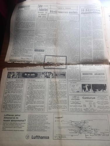 Cumhuriyet Gazetesi - Turkish Newspaper - 30 Ağustos 1964 - 30 Ağustos ordular ilk hedefiniz akdeniz'dir ileri Atatürk resmi - Büyük Zaferin 42 nci yıldönümünü kutluyoruz - 30 Ağustos dolayısıyla bütün yurtta büyük çapta askeri törenler yapılıyor - şimdiye kadar hiçbir yerde yayınlanmamış olan bu tarihi fotoğrafta General Trikopis taksir edildikten sonra Afyon istasyonunda görülüyor - Onbinlerce genç ve istanbullu'nun meydana getirdiği topluluk Galata köprüsü'nden geçerken Fotoğrafı - Gençlik Amerika'yı tekrar Tel'in etti - 30 Ağustos Zafer Bayramı'nın 42 İnci yıldönümü münasebeti ile Milli savunma Bakanı İlhami Sancar Genelkurmay Başkanı Orgeneral Cevdet sunay'a mesaj göndermiştir - 42 yıl sonra yazan Ecvet Güresin - büyük taarruz anıları anlatan Kazım Özalp - 30 Ağustosun düşündürdükleri yazan General Kenan Esengin - Türkiye İş Bankası 40 yaşında - 40 yıl önce 30 Ağustos 1925 tarihli Cumhuriyetten - Gazi Mustafa Kemal altın deftere ihtisaslarını kaydediyor fotoğraf - 30 Ağustos 1922