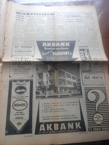 Cumhuriyet Gazetesi - Turkish Newspaper - 30 Ağustos 1964 - 30 Ağustos ordular ilk hedefiniz akdeniz'dir ileri Atatürk resmi - Büyük Zaferin 42 nci yıldönümünü kutluyoruz - 30 Ağustos dolayısıyla bütün yurtta büyük çapta askeri törenler yapılıyor - şimdiye kadar hiçbir yerde yayınlanmamış olan bu tarihi fotoğrafta General Trikopis taksir edildikten sonra Afyon istasyonunda görülüyor - Onbinlerce genç ve istanbullu'nun meydana getirdiği topluluk Galata köprüsü'nden geçerken Fotoğrafı - Gençlik Amerika'yı tekrar Tel'in etti - 30 Ağustos Zafer Bayramı'nın 42 İnci yıldönümü münasebeti ile Milli savunma Bakanı İlhami Sancar Genelkurmay Başkanı Orgeneral Cevdet sunay'a mesaj göndermiştir - 42 yıl sonra yazan Ecvet Güresin - büyük taarruz anıları anlatan Kazım Özalp - 30 Ağustosun düşündürdükleri yazan General Kenan Esengin - Türkiye İş Bankası 40 yaşında - 40 yıl önce 30 Ağustos 1925 tarihli Cumhuriyetten - Gazi Mustafa Kemal altın deftere ihtisaslarını kaydediyor fotoğraf - 30 Ağustos 1922