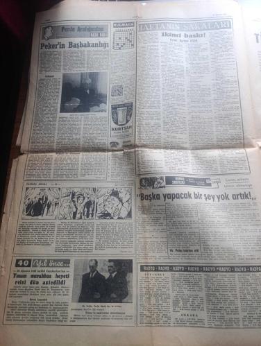 Cumhuriyet Gazetesi - Turkish Newspaper - 30 Ağustos 1964 - 30 Ağustos ordular ilk hedefiniz akdeniz'dir ileri Atatürk resmi - Büyük Zaferin 42 nci yıldönümünü kutluyoruz - 30 Ağustos dolayısıyla bütün yurtta büyük çapta askeri törenler yapılıyor - şimdiye kadar hiçbir yerde yayınlanmamış olan bu tarihi fotoğrafta General Trikopis taksir edildikten sonra Afyon istasyonunda görülüyor - Onbinlerce genç ve istanbullu'nun meydana getirdiği topluluk Galata köprüsü'nden geçerken Fotoğrafı - Gençlik Amerika'yı tekrar Tel'in etti - 30 Ağustos Zafer Bayramı'nın 42 İnci yıldönümü münasebeti ile Milli savunma Bakanı İlhami Sancar Genelkurmay Başkanı Orgeneral Cevdet sunay'a mesaj göndermiştir - 42 yıl sonra yazan Ecvet Güresin - büyük taarruz anıları anlatan Kazım Özalp - 30 Ağustosun düşündürdükleri yazan General Kenan Esengin - Türkiye İş Bankası 40 yaşında - 40 yıl önce 30 Ağustos 1925 tarihli Cumhuriyetten - Gazi Mustafa Kemal altın deftere ihtisaslarını kaydediyor fotoğraf - 30 Ağustos 1922