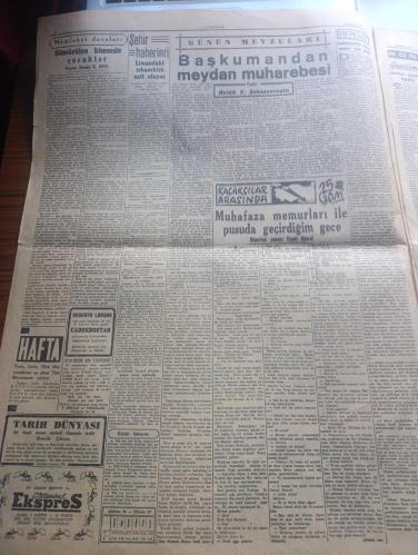 Cumhuriyet Gazetesi - Turkish Newspaper - 30 Ağustos 1951 - 30 Ağustos resmi çizen Ali Ulvi  - kaderi değiştiren gün yazan Nadir Nadi Başmakale - 30 Ağustos Zafer Bayramı - 29 yıl önce bugün o muhteşem zaferi kazandık - Genelkurmay Başkanı Orgeneral Nuri Yamut 30 Ağustos Zafer Bayramı münasebeti ile Türk Silahlı kuvvetlerine mesaj göndermiştir - Seçim bölgelerindeki Cumhuriyet ekibi bildiriyor idare adamlarının telaş ve endişesi - cumhurbaşkanımız Celal Bayar Dün İş bankası'nın İstanbul merkezinden çıkarken fotoğraf - yaralı gazilerimiz Yarın Kore'den İzmir'e geliyor fotoğraflar - kaçakçılar arasında 25 gün röportajı yapan Yaşar Kemal - Başkumandan meydan muharebesi yazan Haluk Yusuf Şehsuvaroğlu - Rüyalar Evi yazan Peride Celal Yazı Dizisi - münevverler hesabına yazan Burhan Felek - Rusya'daki Yahudiler - Feridun kılıç Beynelmilel hakemlerimiz arasına girdi - İstanbul enternasyonal basketbol turnuvası - halk düşmanı filmi Ar  elhamra sineması - 30 Ağustos 1922