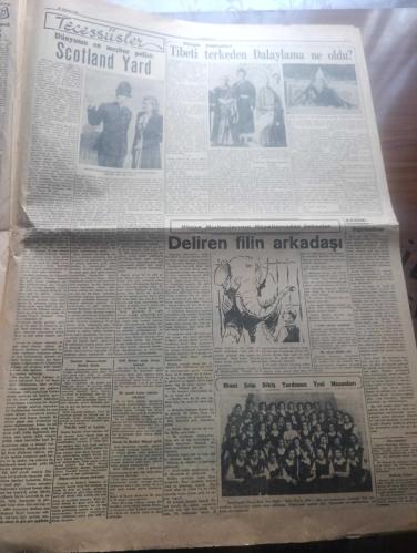 Cumhuriyet Gazetesi - Turkish Newspaper - 30 Ağustos 1951 - 30 Ağustos resmi çizen Ali Ulvi  - kaderi değiştiren gün yazan Nadir Nadi Başmakale - 30 Ağustos Zafer Bayramı - 29 yıl önce bugün o muhteşem zaferi kazandık - Genelkurmay Başkanı Orgeneral Nuri Yamut 30 Ağustos Zafer Bayramı münasebeti ile Türk Silahlı kuvvetlerine mesaj göndermiştir - Seçim bölgelerindeki Cumhuriyet ekibi bildiriyor idare adamlarının telaş ve endişesi - cumhurbaşkanımız Celal Bayar Dün İş bankası'nın İstanbul merkezinden çıkarken fotoğraf - yaralı gazilerimiz Yarın Kore'den İzmir'e geliyor fotoğraflar - kaçakçılar arasında 25 gün röportajı yapan Yaşar Kemal - Başkumandan meydan muharebesi yazan Haluk Yusuf Şehsuvaroğlu - Rüyalar Evi yazan Peride Celal Yazı Dizisi - münevverler hesabına yazan Burhan Felek - Rusya'daki Yahudiler - Feridun kılıç Beynelmilel hakemlerimiz arasına girdi - İstanbul enternasyonal basketbol turnuvası - halk düşmanı filmi Ar  elhamra sineması - 30 Ağustos 1922