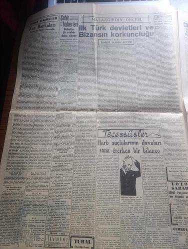 Cumhuriyet Gazetesi - Turkish Newspaper - 30 Ağustos 1949 - 30 Ağustos zaferinin 27 nci yıldönümü - hümanist milliyetçilik yazan Nadir Nadi Başmakale - bu büyük gün memleketin her köşesinde olduğu gibi İstanbul'da da engin bir heyecanla kutlanacak - 30 Ağustos'ta geçit resimleri halkevlerinde toplantılar yapılacak - 30 Ağustos dolayısıyla saat dokuzdan itibaren tebrik kabulü ile başlanacak törenler - başkumandanlık Meydan muharebesi'ne dair en küçük rütbeli bir subay müteakiben de  İstanbul komutanı  tümgeneral Kazım Andaş tarafından birer nutuk söylenecektir - Erdal İnönü Amerikalı bir kızla evlenmek için babasından izin almaya çalışıyor Fotoğrafı - ilk Türk devletleri ve bizans'ın korkunçluğu Yazan İsmail Habib Sevük - 30 Ağustos Zafer Bayramı dolayısıyla Kadıköy halkevi zengin bir program hazırlamıştır - 30 Ağustos'ta Hulusi Öktem'in idaresindeki koro ve orkestra birer konser verecekler - Müzeyyen Senar Işıl ve Ahmed Üstün Cağaloğlu çiftesaraylar bahçesinde - 30 Ağustos 1922