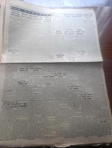Cumhuriyet Gazetesi - Turkish Newspaper - 30 Ağustos 1949 - 30 Ağustos zaferinin 27 nci yıldönümü - hümanist milliyetçilik yazan Nadir Nadi Başmakale - bu büyük gün memleketin her köşesinde olduğu gibi İstanbul'da da engin bir heyecanla kutlanacak - 30 Ağustos'ta geçit resimleri halkevlerinde toplantılar yapılacak - 30 Ağustos dolayısıyla saat dokuzdan itibaren tebrik kabulü ile başlanacak törenler - başkumandanlık Meydan muharebesi'ne dair en küçük rütbeli bir subay müteakiben de  İstanbul komutanı  tümgeneral Kazım Andaş tarafından birer nutuk söylenecektir - Erdal İnönü Amerikalı bir kızla evlenmek için babasından izin almaya çalışıyor Fotoğrafı - ilk Türk devletleri ve bizans'ın korkunçluğu Yazan İsmail Habib Sevük - 30 Ağustos Zafer Bayramı dolayısıyla Kadıköy halkevi zengin bir program hazırlamıştır - 30 Ağustos'ta Hulusi Öktem'in idaresindeki koro ve orkestra birer konser verecekler - Müzeyyen Senar Işıl ve Ahmed Üstün Cağaloğlu çiftesaraylar bahçesinde - 30 Ağustos 1922