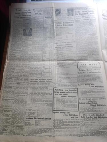 Cumhuriyet Gazetesi - Turkish Newspaper - 30 Ağustos 1949 - 30 Ağustos zaferinin 27 nci yıldönümü - hümanist milliyetçilik yazan Nadir Nadi Başmakale - bu büyük gün memleketin her köşesinde olduğu gibi İstanbul'da da engin bir heyecanla kutlanacak - 30 Ağustos'ta geçit resimleri halkevlerinde toplantılar yapılacak - 30 Ağustos dolayısıyla saat dokuzdan itibaren tebrik kabulü ile başlanacak törenler - başkumandanlık Meydan muharebesi'ne dair en küçük rütbeli bir subay müteakiben de  İstanbul komutanı  tümgeneral Kazım Andaş tarafından birer nutuk söylenecektir - Erdal İnönü Amerikalı bir kızla evlenmek için babasından izin almaya çalışıyor Fotoğrafı - ilk Türk devletleri ve bizans'ın korkunçluğu Yazan İsmail Habib Sevük - 30 Ağustos Zafer Bayramı dolayısıyla Kadıköy halkevi zengin bir program hazırlamıştır - 30 Ağustos'ta Hulusi Öktem'in idaresindeki koro ve orkestra birer konser verecekler - Müzeyyen Senar Işıl ve Ahmed Üstün Cağaloğlu çiftesaraylar bahçesinde - 30 Ağustos 1922