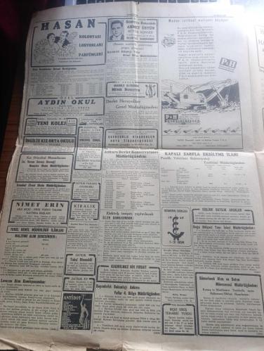 Cumhuriyet Gazetesi - Turkish Newspaper - 30 Ağustos 1949 - 30 Ağustos zaferinin 27 nci yıldönümü - hümanist milliyetçilik yazan Nadir Nadi Başmakale - bu büyük gün memleketin her köşesinde olduğu gibi İstanbul'da da engin bir heyecanla kutlanacak - 30 Ağustos'ta geçit resimleri halkevlerinde toplantılar yapılacak - 30 Ağustos dolayısıyla saat dokuzdan itibaren tebrik kabulü ile başlanacak törenler - başkumandanlık Meydan muharebesi'ne dair en küçük rütbeli bir subay müteakiben de  İstanbul komutanı  tümgeneral Kazım Andaş tarafından birer nutuk söylenecektir - Erdal İnönü Amerikalı bir kızla evlenmek için babasından izin almaya çalışıyor Fotoğrafı - ilk Türk devletleri ve bizans'ın korkunçluğu Yazan İsmail Habib Sevük - 30 Ağustos Zafer Bayramı dolayısıyla Kadıköy halkevi zengin bir program hazırlamıştır - 30 Ağustos'ta Hulusi Öktem'in idaresindeki koro ve orkestra birer konser verecekler - Müzeyyen Senar Işıl ve Ahmed Üstün Cağaloğlu çiftesaraylar bahçesinde - 30 Ağustos 1922