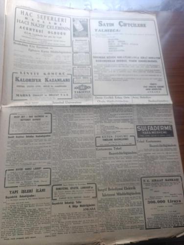Cumhuriyet Gazetesi - Turkish Newspaper - 30 Ağustos 1949 - 30 Ağustos zaferinin 27 nci yıldönümü - hümanist milliyetçilik yazan Nadir Nadi Başmakale - bu büyük gün memleketin her köşesinde olduğu gibi İstanbul'da da engin bir heyecanla kutlanacak - 30 Ağustos'ta geçit resimleri halkevlerinde toplantılar yapılacak - 30 Ağustos dolayısıyla saat dokuzdan itibaren tebrik kabulü ile başlanacak törenler - başkumandanlık Meydan muharebesi'ne dair en küçük rütbeli bir subay müteakiben de  İstanbul komutanı  tümgeneral Kazım Andaş tarafından birer nutuk söylenecektir - Erdal İnönü Amerikalı bir kızla evlenmek için babasından izin almaya çalışıyor Fotoğrafı - ilk Türk devletleri ve bizans'ın korkunçluğu Yazan İsmail Habib Sevük - 30 Ağustos Zafer Bayramı dolayısıyla Kadıköy halkevi zengin bir program hazırlamıştır - 30 Ağustos'ta Hulusi Öktem'in idaresindeki koro ve orkestra birer konser verecekler - Müzeyyen Senar Işıl ve Ahmed Üstün Cağaloğlu çiftesaraylar bahçesinde - 30 Ağustos 1922
