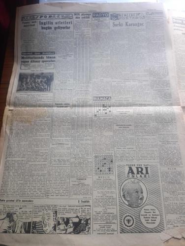 Cumhuriyet Gazetesi - Turkish Newspaper - 31 Ağustos 1951 - Bir Konferans Yazan Nadir Nadi Köşe Yazısı - 30 Ağustos Zafer Bayramı kutlu olsun - Başbakan Adnan Menderes genelkurmay başkanının şahsında orduyu tebrik ederken Fotoğraf - 30 Ağustos törenlerinde Atatürk'ün geçici kabrine çelen konuldu - Celal Bayar tebrik mesajı - Ankara'da Yapılan Geçid Resminden İki İntiba Harb Okulu Ve Yedek Subay Öğrencileri İle Süvariler Geçerlerken Fotoğrafı - Seçim Bölgelerinde Cumhuriyet Ekibi Bildiriyor - Zafer Bayramı Dün Heyecanla Kutlandı - Raman Petrol Tesisinde Sabotaj Hareketi Yok   - Kaçakçılar Arasında Röportajı Yapan Yaşar Kemal Yazı Dizisi - Rüyalar Evi Yazan Peride Celal Yazı Dizisi - Ankara'da Park Sineması Üç Gün Müddetle Kapatıldı - Edirne'de Adnan Canayakın İsimli Kişi Komünizm Propagandası Yapmaktan Yakalandı - Mısır Tarlasında İdman Yapan Altınay Sporcuları - Kadın Gazeteci Lil'in Maceraları Çizgi Roman - Türkiye Kupası İhdas Ediliyor - Siirt'in Garzan Bölgesinde Petrol Bulundu
