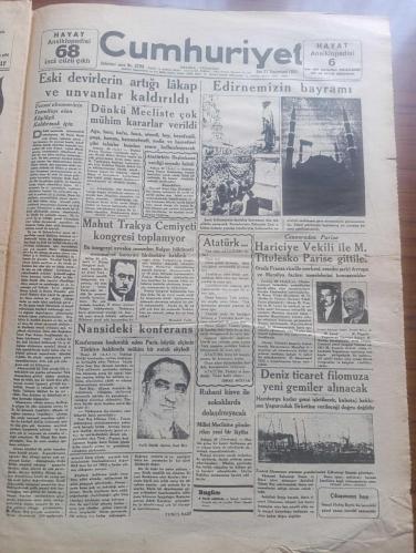 Cumhuriyet 100. Yıl Gazetesi - Turkish Newspaper - 19 Mayıs 1981 - Cumhuriyet gazetesinin 7 Mayıs 1924 günü çıkan ilk sayısı tıpkıbasım - Atatürk'ün fotoğrafı - büyük Önder Atatürk kurucumuz Yunus Nadi İle fotoğraf - Osmanlıca Cumhuriyet Gazetesi sayfaları - 26 Teşrinisani ( Kasım) 1927 kurucumuz Yunus nadi'nin Kurtuluş Savaşı'nda Ankara'da yayınladığı Yenigün Gazetesinin öncülüğü ve cumhuriyetin desteği ile yapılan Zafer anıtının açılış törenini yansıtan sayı - 10 Nisan 1928 teşkilat-ı esasiye kanunu'nda yapılan değişiklikle laiklik anayasasının yaşama geçirilmesi - 5 Eylül 1928 cumhuriyetin yeni harflerle okuyup yazmayı kolaylaştırmak amacıyla yayınladığı levha Fotoğrafı - bugün merasimle cemiyeti akvama giriyoruz 18 Temmuz 1932 - İlk dil kurultayı bugün toplanıyor 26 Eylül 1932- Onuncu yılın bayramı - eski devirlerin artığı lakap ve ünvanlar kaldırıldı 27 Teşrinisani 1934 - Kubilay abidesi dün büyük merasim ve tezahüratla açıldı 27 Birincikanun 1934 - 19 Mayıs 1919