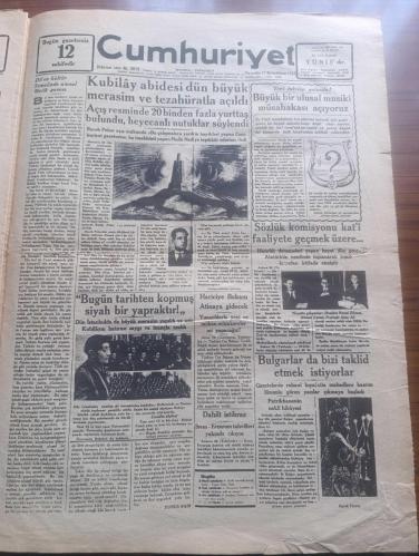 Cumhuriyet 100. Yıl Gazetesi - Turkish Newspaper - 19 Mayıs 1981 - Cumhuriyet gazetesinin 7 Mayıs 1924 günü çıkan ilk sayısı tıpkıbasım - Atatürk'ün fotoğrafı - büyük Önder Atatürk kurucumuz Yunus Nadi İle fotoğraf - Osmanlıca Cumhuriyet Gazetesi sayfaları - 26 Teşrinisani ( Kasım) 1927 kurucumuz Yunus nadi'nin Kurtuluş Savaşı'nda Ankara'da yayınladığı Yenigün Gazetesinin öncülüğü ve cumhuriyetin desteği ile yapılan Zafer anıtının açılış törenini yansıtan sayı - 10 Nisan 1928 teşkilat-ı esasiye kanunu'nda yapılan değişiklikle laiklik anayasasının yaşama geçirilmesi - 5 Eylül 1928 cumhuriyetin yeni harflerle okuyup yazmayı kolaylaştırmak amacıyla yayınladığı levha Fotoğrafı - bugün merasimle cemiyeti akvama giriyoruz 18 Temmuz 1932 - İlk dil kurultayı bugün toplanıyor 26 Eylül 1932- Onuncu yılın bayramı - eski devirlerin artığı lakap ve ünvanlar kaldırıldı 27 Teşrinisani 1934 - Kubilay abidesi dün büyük merasim ve tezahüratla açıldı 27 Birincikanun 1934 - 19 Mayıs 1919