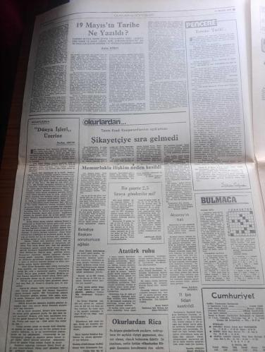 Cumhuriyet Gazetesi - Turkish Newspaper - 19 Mayıs 1981 - bugün yazan Nadir Nadi Başmakale - Atatürk 100 yaşında - Atatürk'ün fotoğrafı - tüm yurtta 19 Mayıs törenleri yapılıyor - Türkiye haritası her yer Samsun resim - 19 Mayıs Atatürk'ü anma ve Gençlik Spor Bayramı Kıbrıs Türk Federe Devleti'nde de geniş bir programla kutlanacak - devlet başkanı Kenan Evren MGK üyeleri ve başbakan Bülend Ulusu saat 14.20'de Anıtkabir'e ziyaret edip saygı duruşunda bulunmaları ile tören başlayacak - Samsun'dan getirilecek bayrak ile kıbrıs'tan getirilecek toprak devlet başkanına sunulacak - bu yıl 2 yıl öncesinden farklı olarak 4 kule kuruluyor gençliğin kurdukları kuleler Atatürk'ün kurduğu ilkelerini ve kurduğu Cumhuriyeti simgeliyor - radyo ve televizyonda 19 Mayıs törenleri yayın programı - 19 Mayıs'ta tarihe ne yazıldı yazan Aydın Aybay - Bandırma vapuru Samsun'da özgürlüğe ilk adım yaşandı yazan Selim Yalçıner - tersine tarih İlhan Selçuk - Atatürk için kitaplar  Doğan Hızlan - 19 Mayıs 1919
