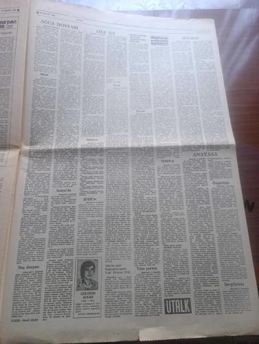 Cumhuriyet Gazetesi - Turkish Newspaper - 19 Mayıs 1981 - bugün yazan Nadir Nadi Başmakale - Atatürk 100 yaşında - Atatürk'ün fotoğrafı - tüm yurtta 19 Mayıs törenleri yapılıyor - Türkiye haritası her yer Samsun resim - 19 Mayıs Atatürk'ü anma ve Gençlik Spor Bayramı Kıbrıs Türk Federe Devleti'nde de geniş bir programla kutlanacak - devlet başkanı Kenan Evren MGK üyeleri ve başbakan Bülend Ulusu saat 14.20'de Anıtkabir'e ziyaret edip saygı duruşunda bulunmaları ile tören başlayacak - Samsun'dan getirilecek bayrak ile kıbrıs'tan getirilecek toprak devlet başkanına sunulacak - bu yıl 2 yıl öncesinden farklı olarak 4 kule kuruluyor gençliğin kurdukları kuleler Atatürk'ün kurduğu ilkelerini ve kurduğu Cumhuriyeti simgeliyor - radyo ve televizyonda 19 Mayıs törenleri yayın programı - 19 Mayıs'ta tarihe ne yazıldı yazan Aydın Aybay - Bandırma vapuru Samsun'da özgürlüğe ilk adım yaşandı yazan Selim Yalçıner - tersine tarih İlhan Selçuk - Atatürk için kitaplar  Doğan Hızlan - 19 Mayıs 1919