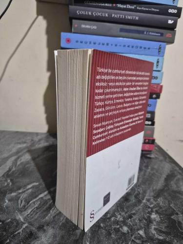 Adını Unutan Ülke - Türkiye'de Adı Değiştirilen Yerler Sözlüğü