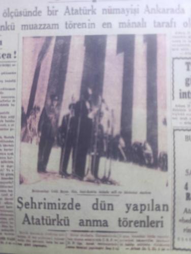 Cumhuriyet Gazetesi - Turkish Newspaper - 11 - 21 - 23 İkinciteşrin (Kasım) 11 Kasım 1953 tıpkıbasım ilk sayfalar - büyük milli matemimiz Atatürk fotoğrafı - Büyük Şefin ölümü önünde yazan Yunus Nadi - dolmabahçe'nin bayrağı yarı inik hazin manzarası Fotoğrafı - Dün İstanbul'dan bir köşe kara haber okunuyor fotoğraf - başvekil Celal Bayar Ankara'da - meclis bugün toplanıyor yeni Cumhurreisi intihabı ruznamenin yegane maddesini teşkil etmektedir- Ebedi Şef Atatürk Ankara'da - Gözyaşları ile uğurlanan büyük ölü Ankara'da - Atatürk Ankara'nın kucağında yazan Yunus Nadi - başvekil Celal Bayar yavuz güvertesinde - Kemalist Türkiye'nin kemalizm enstitüsü yazan Yunus Nadi - ebedi şefimizin Aziz naaşı Etnografya müzesindeki muvakkat istirahatgahında Fotoğrafı - İsmet İnönü Dün Ankara'da ecnebi matbuat mümessillerine mühim beyanatta bulundu - Reisicumhur İsmet İnönü büyük Ata'nın son istirahatgahında tazimle eğiliyor Fotoğrafı - büyük Atatürk Anıtkabir'e götürülürken Fotoğrafı - 10 Kasım 1938